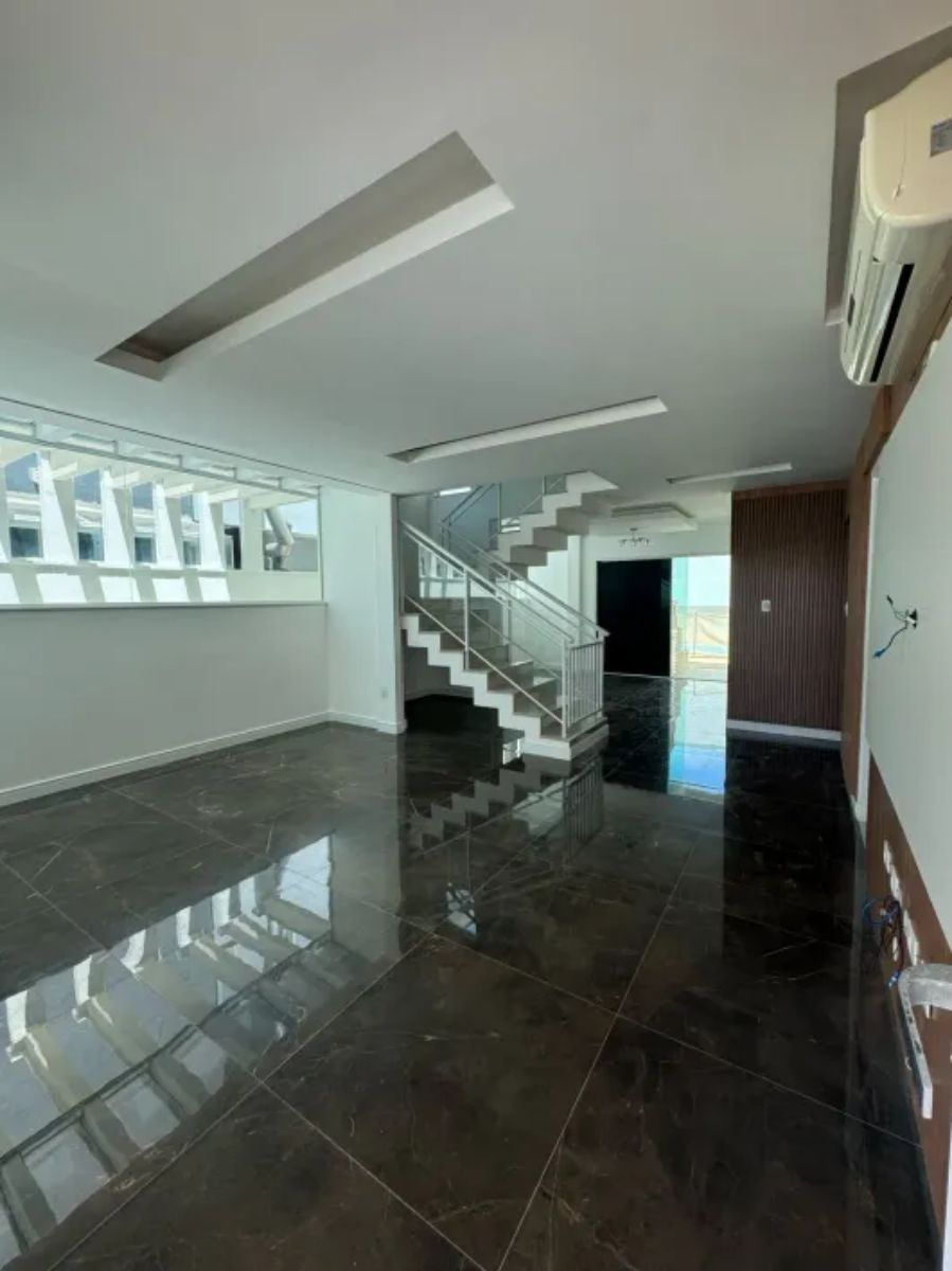Casa, 4 quartos, 277 m² - Foto 1