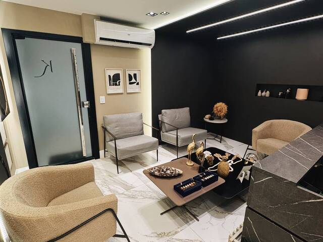 Sala para Venda em Macaé - 3